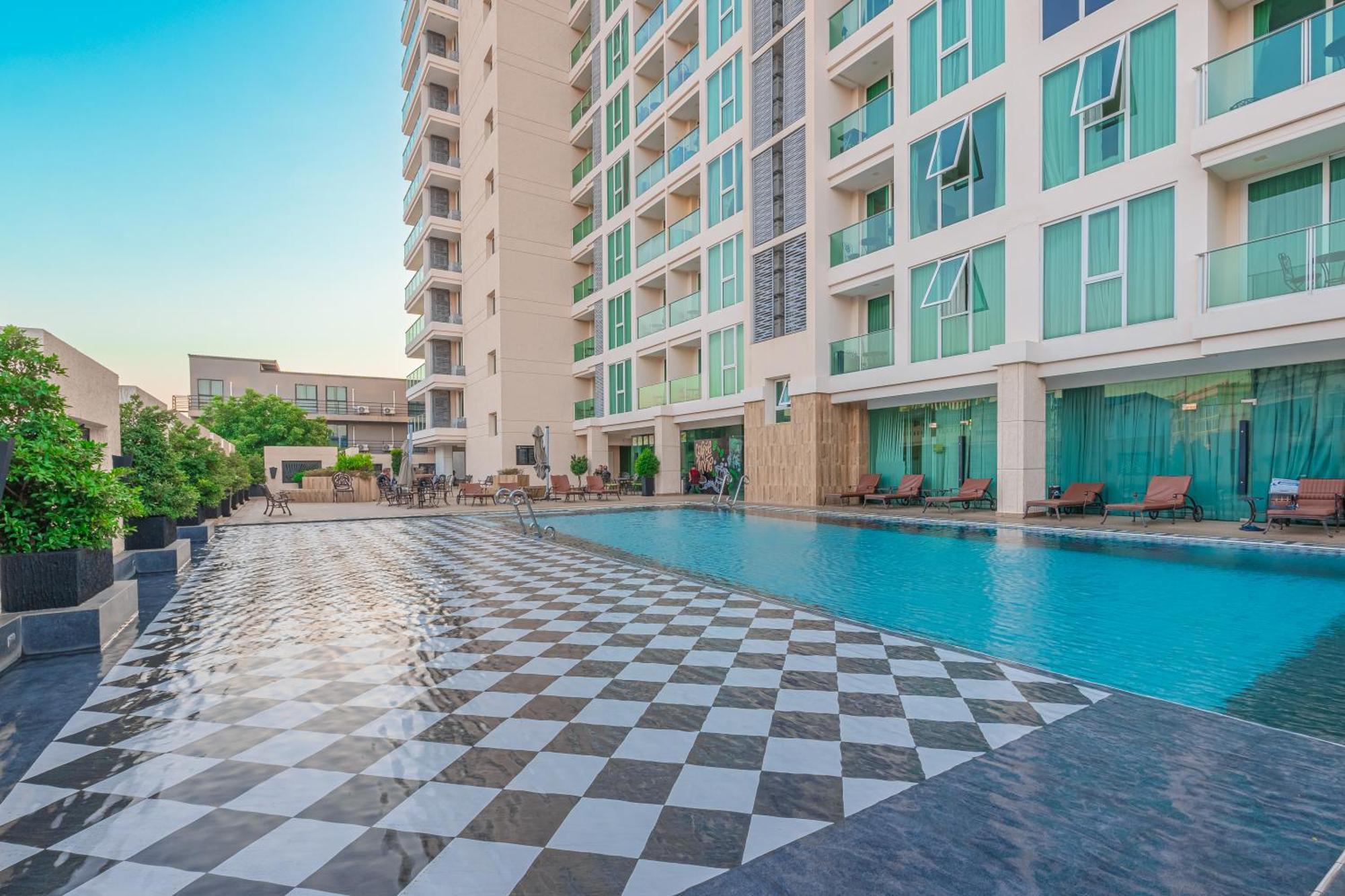 City Garden Tower By Pattaya Holiday Buitenkant foto